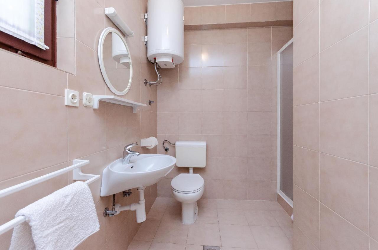 Apartments Ruza A ロパール エクステリア 写真