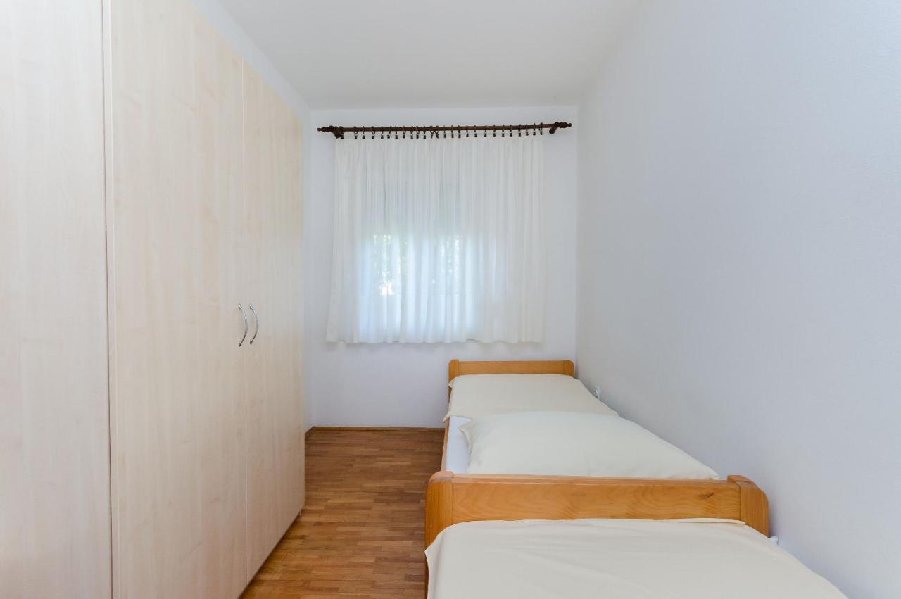 Apartments Ruza A ロパール エクステリア 写真